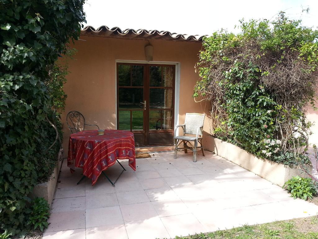 Bed and Breakfast Mas la Provence LʼIsle-sur-la-Sorgue Habitación foto