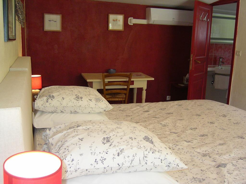 Bed and Breakfast Mas la Provence LʼIsle-sur-la-Sorgue Habitación foto