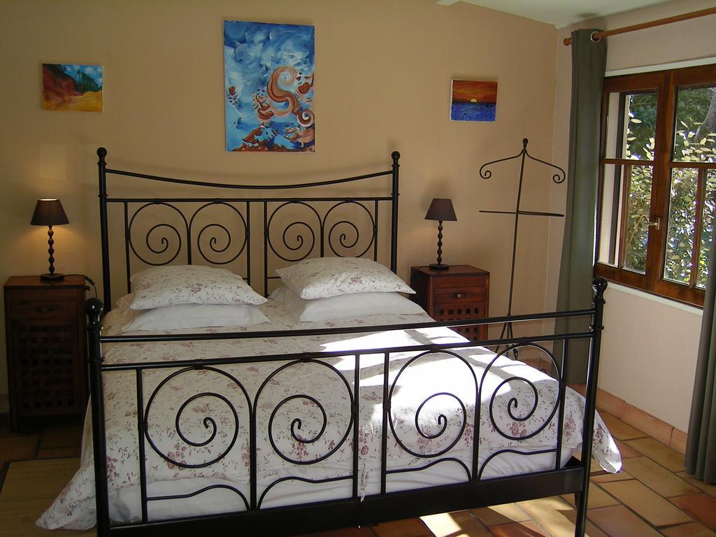 Bed and Breakfast Mas la Provence LʼIsle-sur-la-Sorgue Habitación foto