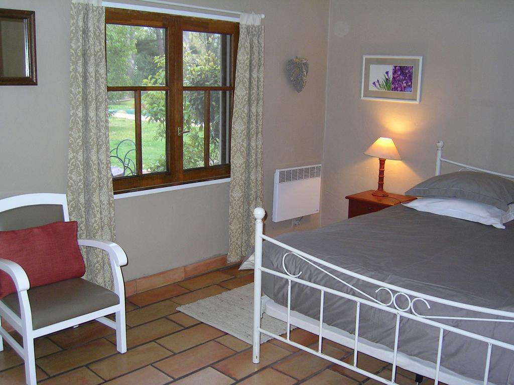 Bed and Breakfast Mas la Provence LʼIsle-sur-la-Sorgue Habitación foto