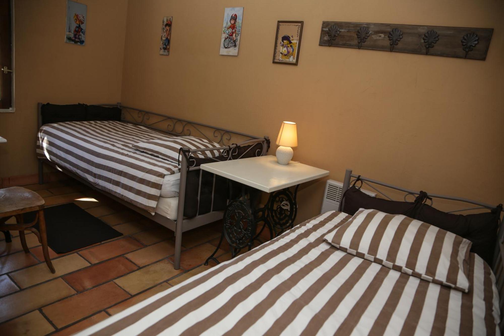 Bed and Breakfast Mas la Provence LʼIsle-sur-la-Sorgue Habitación foto