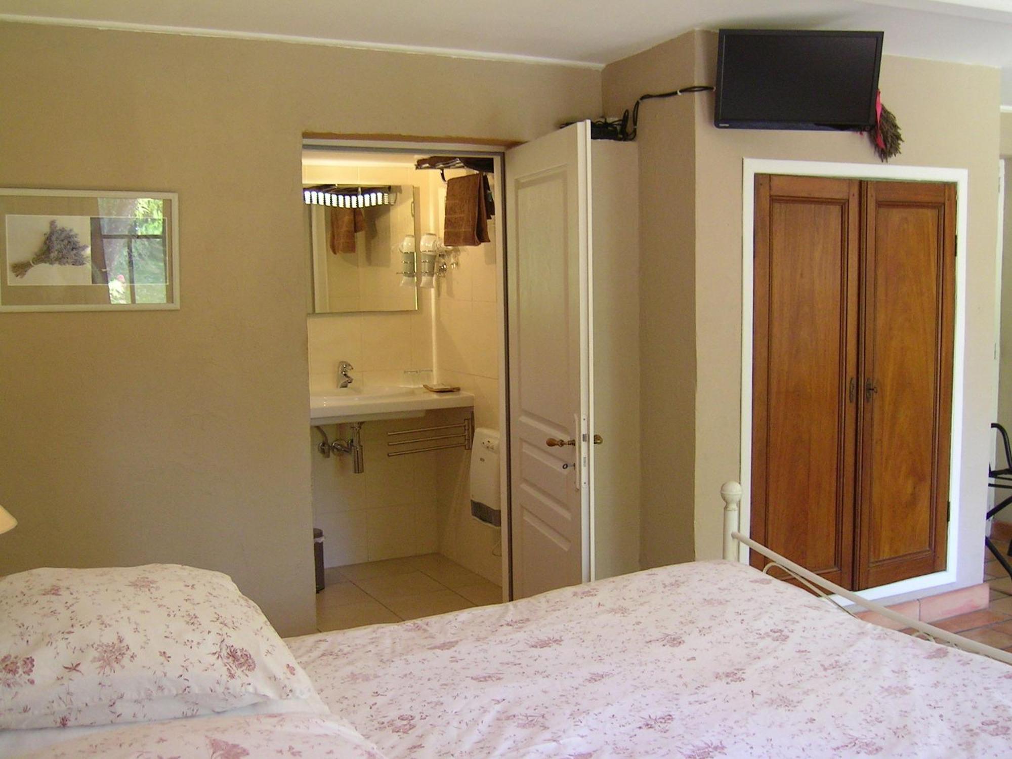 Bed and Breakfast Mas la Provence LʼIsle-sur-la-Sorgue Habitación foto