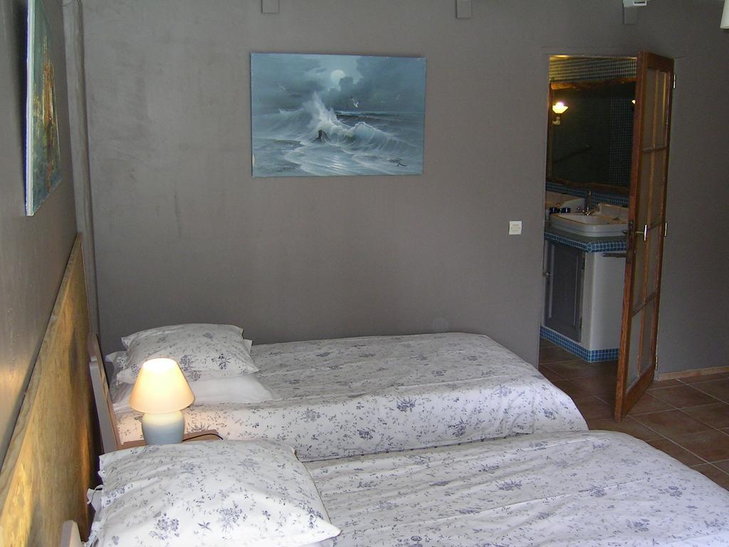 Bed and Breakfast Mas la Provence LʼIsle-sur-la-Sorgue Habitación foto